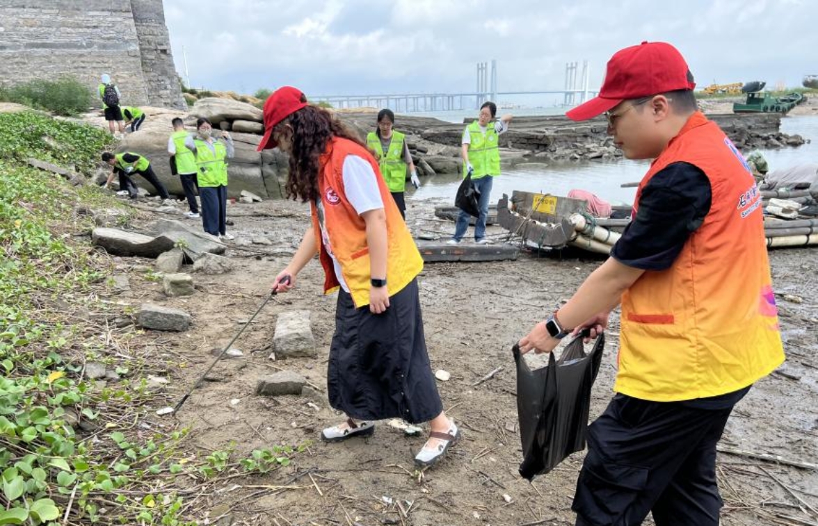 1756274440727028455.jpg 石獅分公司開展生態(tài)保護(hù)志愿服務(wù).jpg