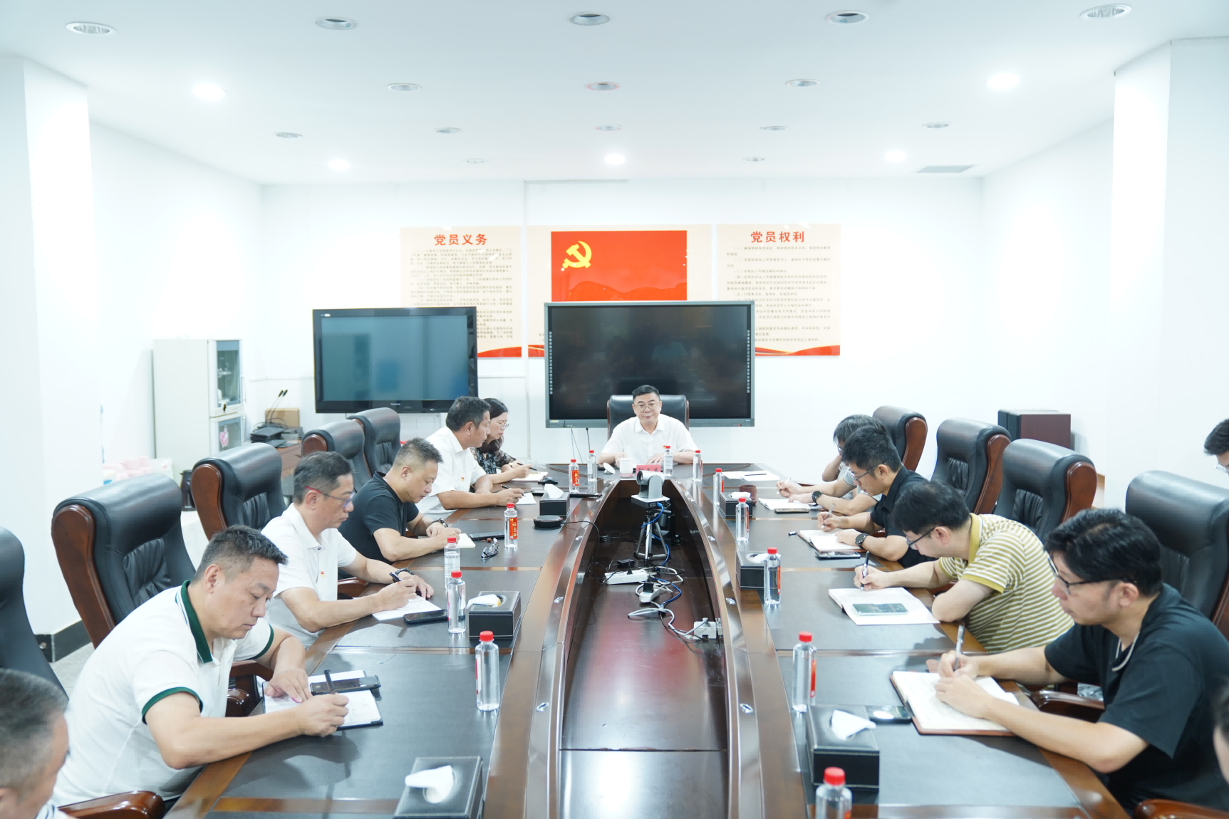 1760171576600031309.png 黨委委員鄒文杰講授專題黨課推動作風建設走深走實(1).png